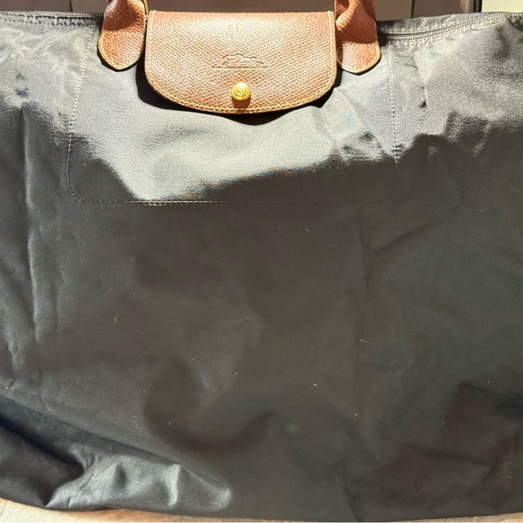 Longchamp Pliage bag. This bag is preowned in very good condition. - Picture 3 of 3